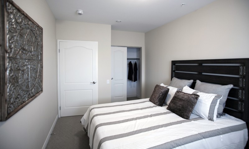 pine mansion 3 bedroom/ white and grey